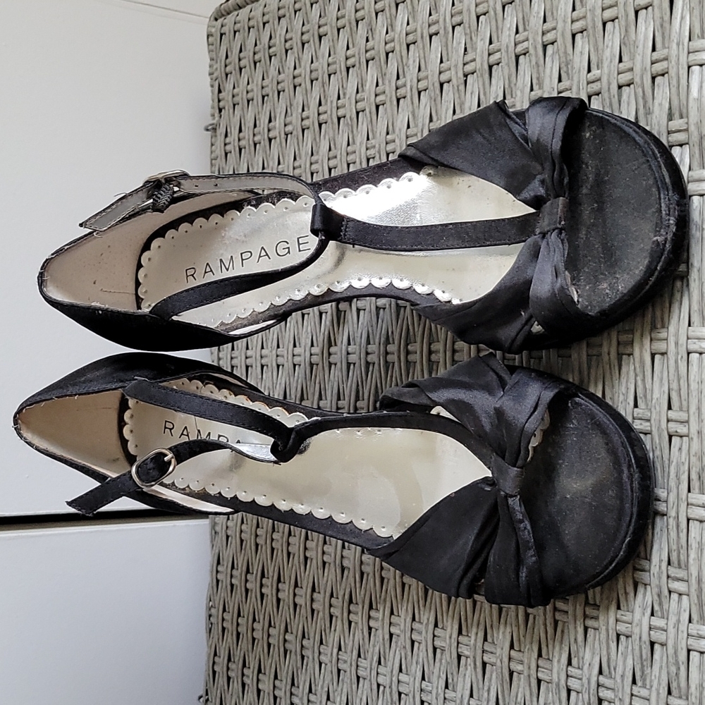 Black t-strap medium heel